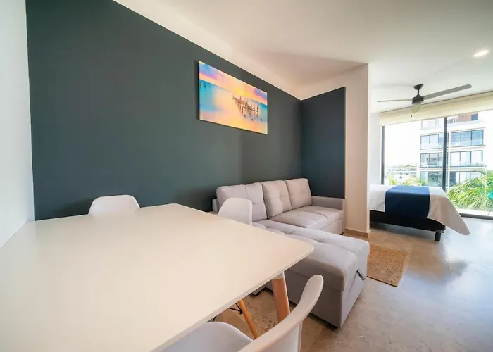 Modern 5th Floor - Rooftop Pool & Balcony Apartment Playa del Carmen