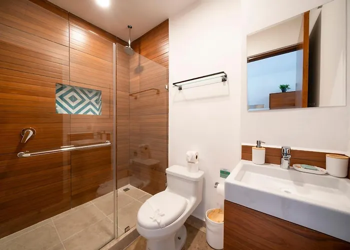 Apartment Modern 5th Floor - Rooftop Pool & Balcony *