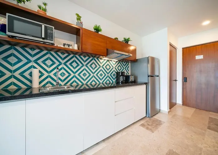 Apartment Modern 5th Floor - Rooftop Pool & Balcony *