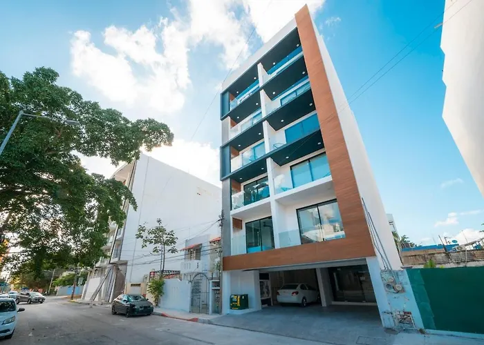 Modern 5th Floor - Rooftop Pool & Balcony *